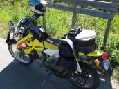 Parkerad DRZ 400 med full packning.