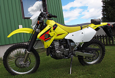Gul Suzuki DRZ 400S från 2005
